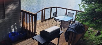 BOATHOUSE - 2 BEDROOM WATERFRONT COTTAGE SPRING & SUMMER STILL FALL AVAILABLE!