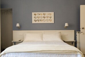 Triple Room, City View | Minibar, in-room safe, desk, free WiFi - Reginelena B&B (Maratea)
