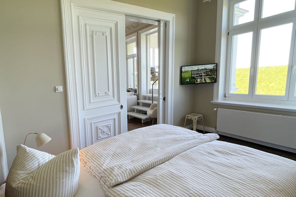 1 bedroom, in-room safe, individually decorated, individually furnished