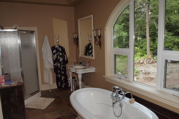 Ensuite Bath in Master Bedroom