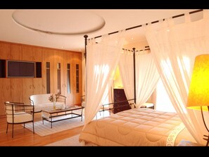 9 chambres, coffres-forts dans les chambres, bureau
