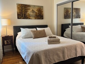 3 bedrooms, in-room safe, desk, iron/ironing board