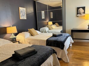 3 Schlafzimmer, Zimmersafe, Schreibtisch, Bügeleisen/Bügelbrett