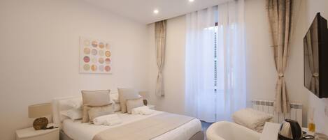 Hochwertige Bettwaren, Zimmersafe, Schreibtisch, kostenlose Babybetten