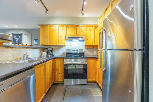 Fridge, microwave, oven, stovetop