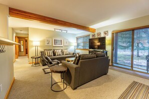 Téléviseur, foyer, lecteur de DVD