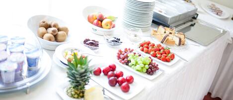 Frühstück (6 EUR pro Person)