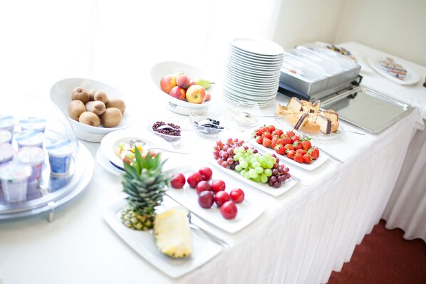 Breakfast (EUR 6 per person)