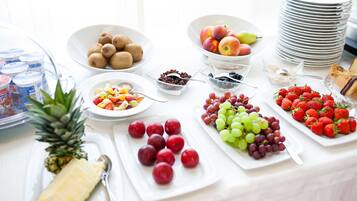 FrĂŒhstĂŒck (6 EUR pro Person)