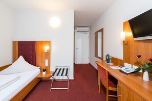 Business-enkeltværelse (1 Single Bed) | Minibar, skrivebord, lydisolering, strygejern/strygebræt