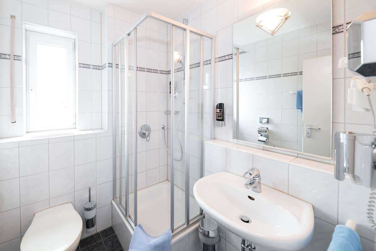 comfort double room | bathroom | shower, free toiletries, hair dryer, towels