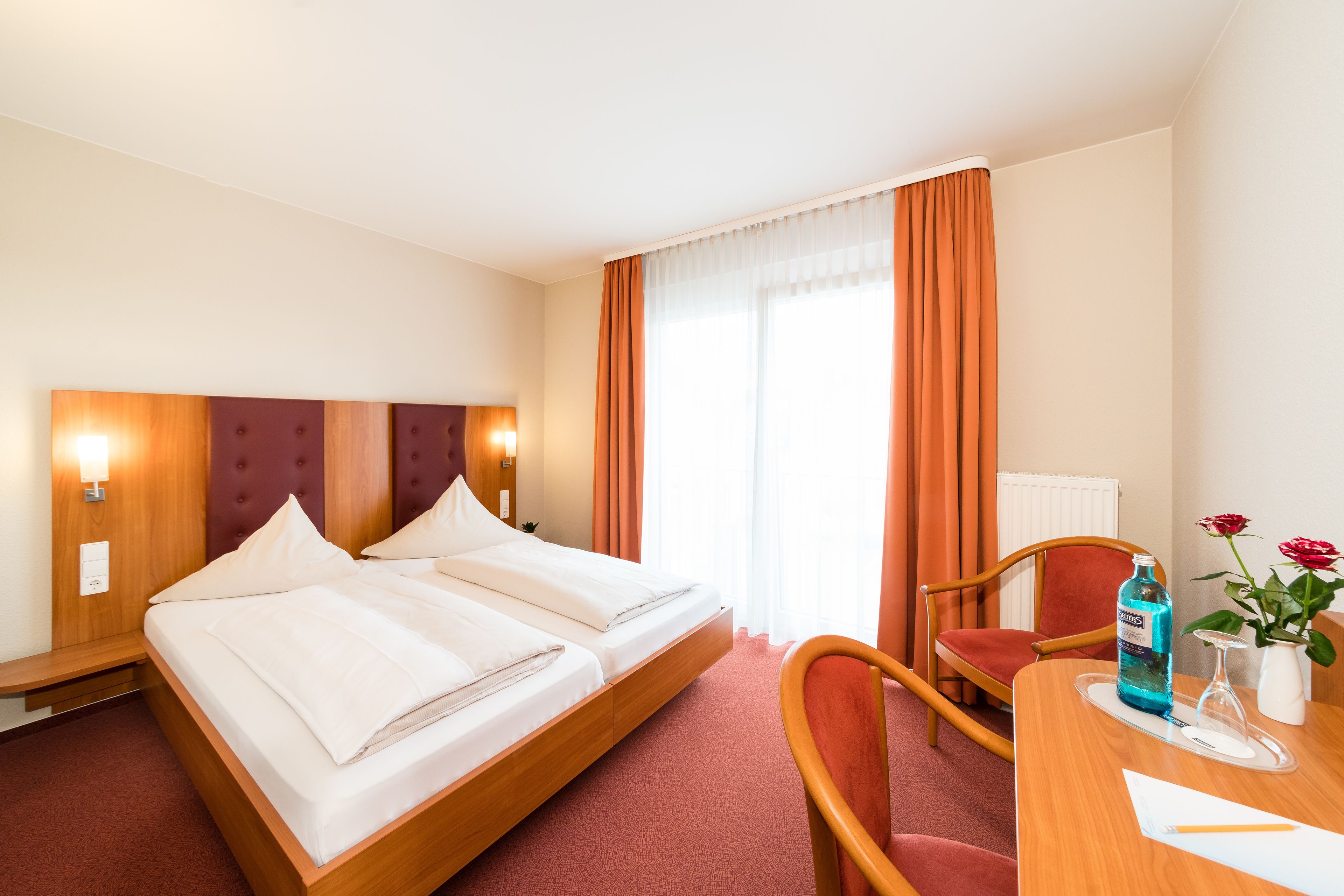 business double or twin room | minibar, desk, soundproofing, iron/ironing board