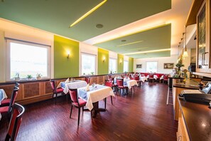 Restaurant - Hotel Restaurant Vater Rhein (Woerth am Rhein)