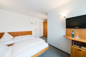 Dobbeltrom – comfort | Minibar, skrivebord, lydisolert og strykejern/-brett