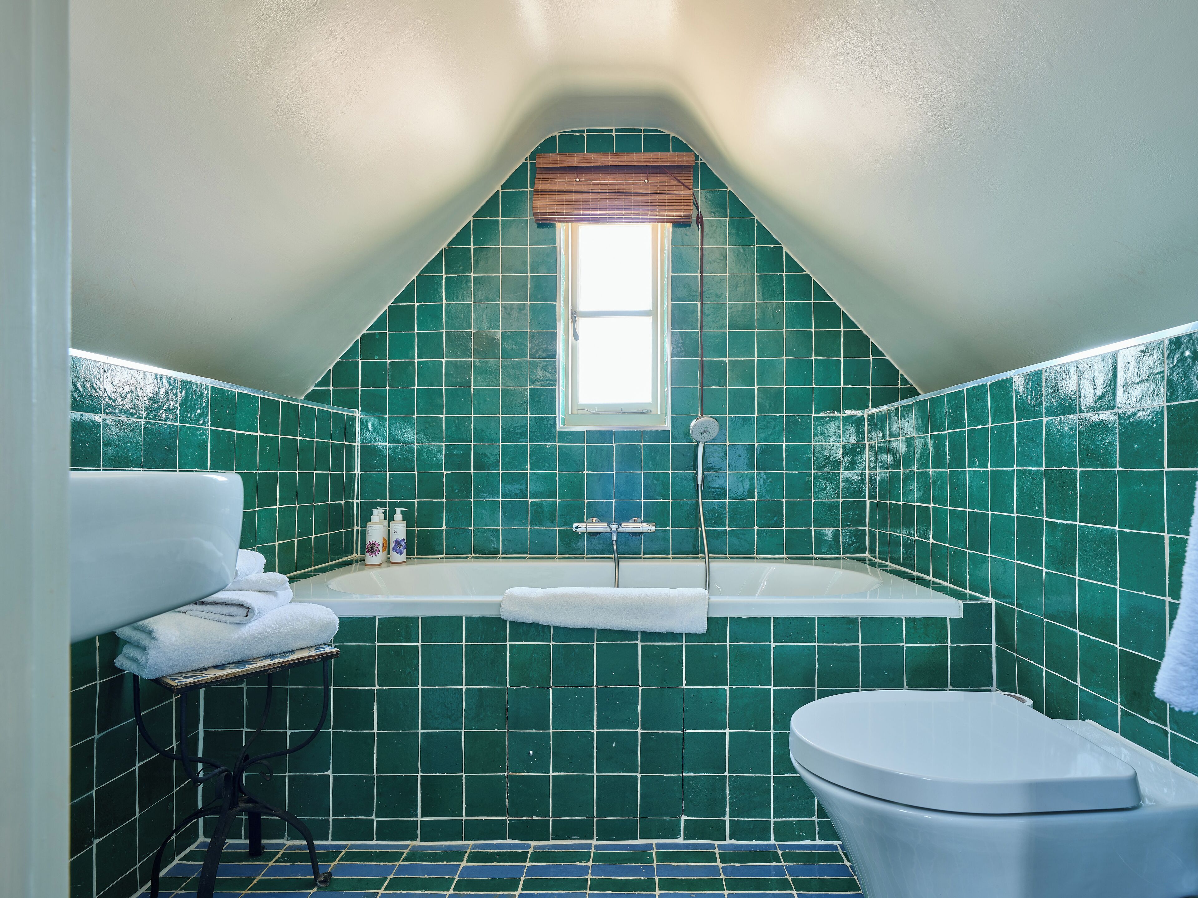 19b abbey row-one-bedroom townhouse (separate building) | bathroom | free toiletries, hair dryer, towels, soap