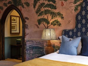 Master Suite | 메모리폼 침대, 객실 내 금고, 각각 다른 스타일의 인테리어, 각각 다르게 가구 비치