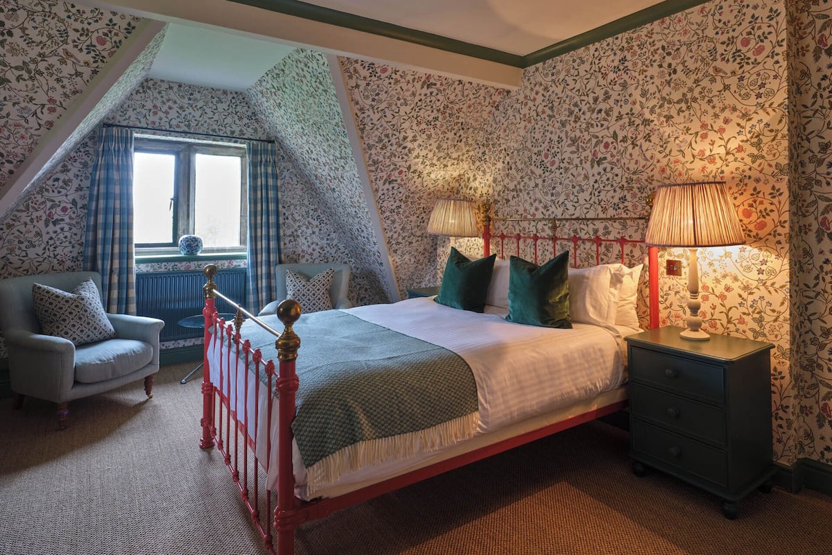 Junior Room | 1 bedroom, memory-foam beds, in-room safe, individually decorated