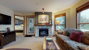 Téléviseur, foyer, lecteur de DVD