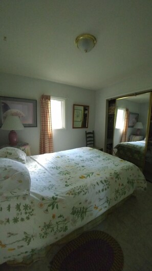 2 bedrooms, in-room safe, iron/ironing board, free WiFi