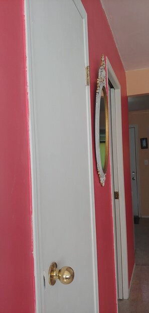 Interior - LINDA  GAYE's HISTORIC  COTTAGE NEAR BEACH & PROMENADE (Sylvan Lake)