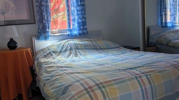 2 bedrooms, in-room safe, iron/ironing board, WiFi (free)