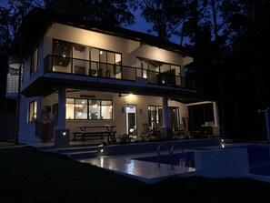 Exterior - WHALES TAIL View Exotic Designer House 13 acre PRIVACY, Birding  w 50 MILE VIEW (Uvita)