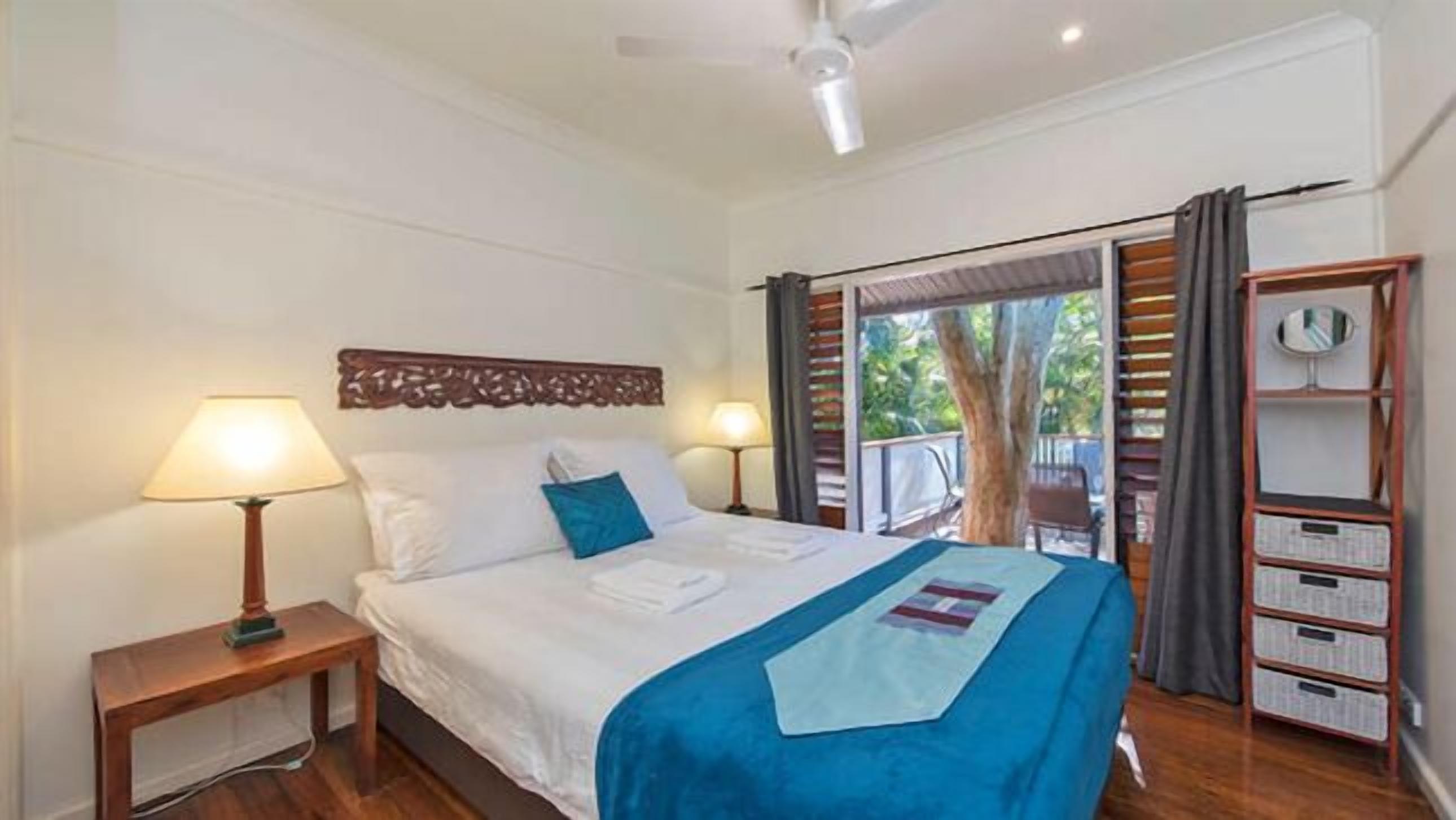 3 bedrooms, desk, laptop workspace, iron/ironing board