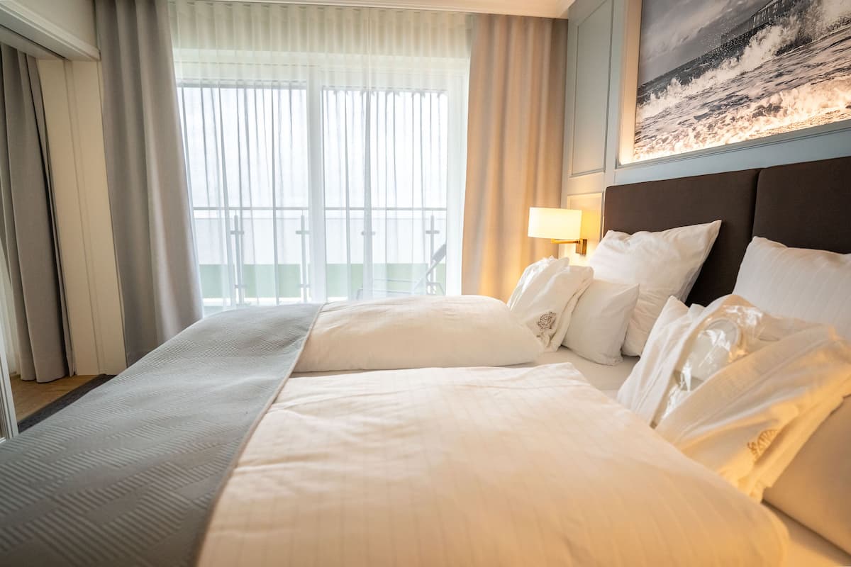 junior suite meerblick | 2 bedrooms, premium bedding, minibar, in-room safe
