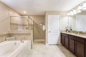 Combined shower/tub, hair dryer, towels