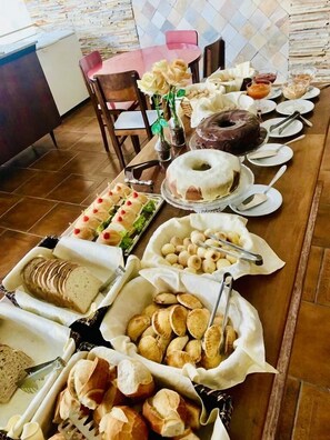 Desayuno bufé gratuito y diario