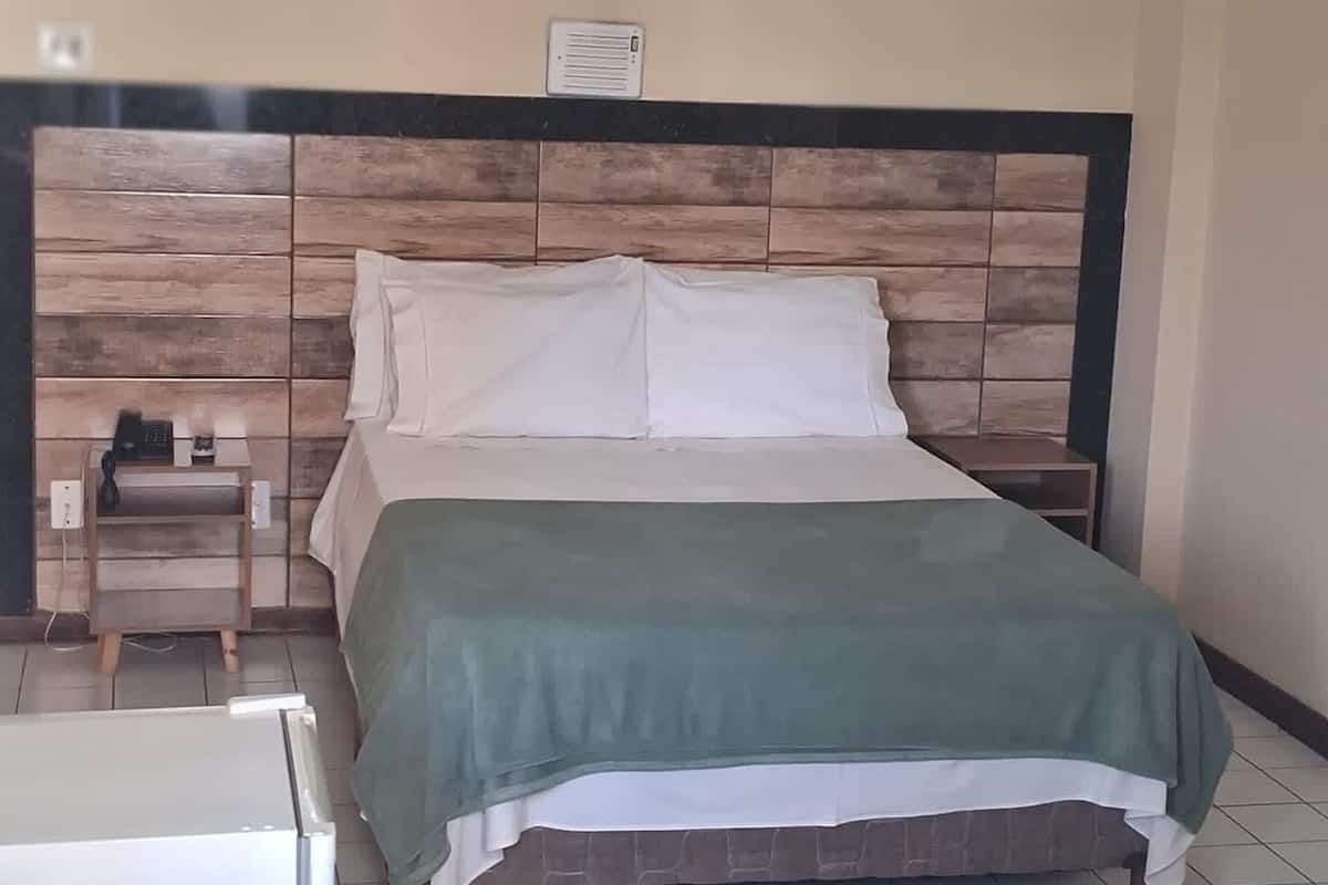 Een minibar, een kluis op de kamer, een laptopwerkplek, gratis wifi