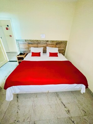 Minibar, Zimmersafe, laptopgeeigneter Arbeitsplatz, kostenloses WLAN