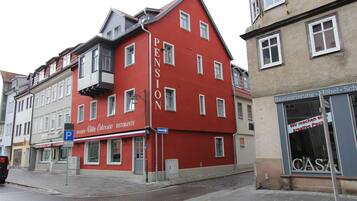 Mặt tiền nơi lưu trú