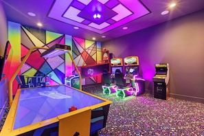 Games room - Golden Bear Retreat | 6 Bed 6 Bath Luxury Villa, Theater Room, Kids Room (Kissimmee)