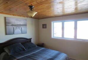 2 bedrooms, bed sheets