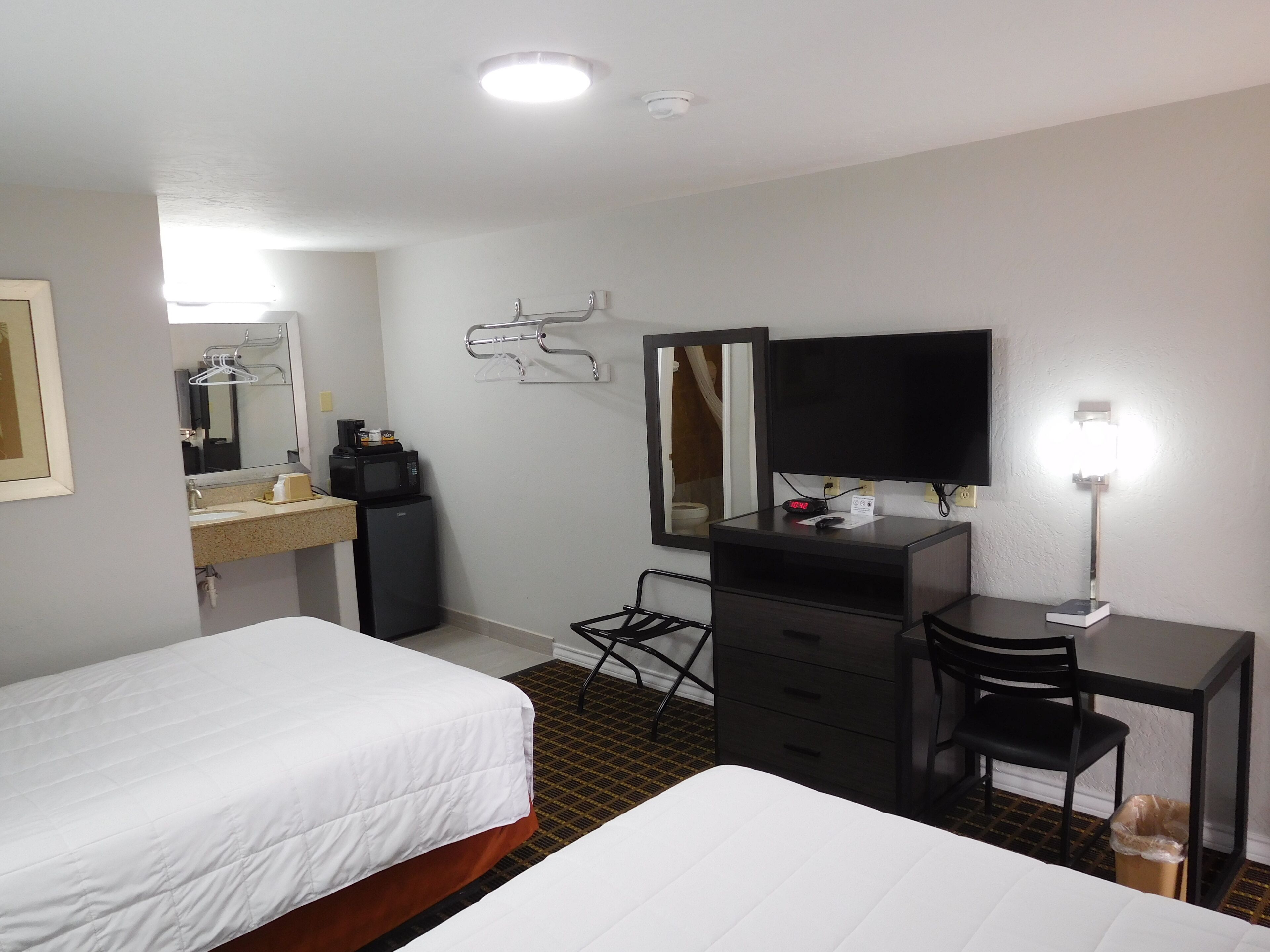 standard room, 2 double beds, non smoking | 1 bedroom, desk, iron/ironing board, free wifi