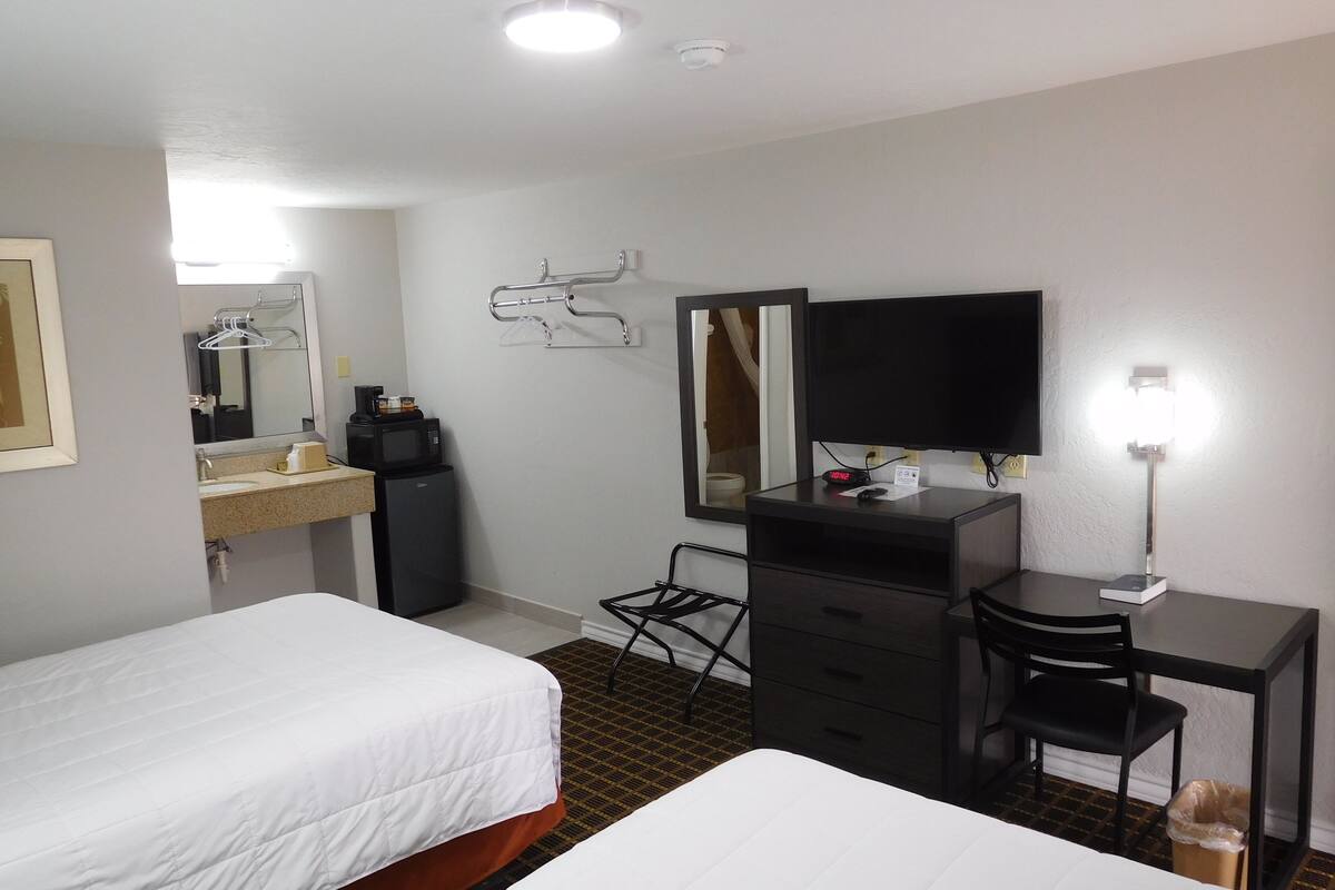 standard room, 2 double beds, non smoking | 1 bedroom, desk, iron/ironing board, free wifi