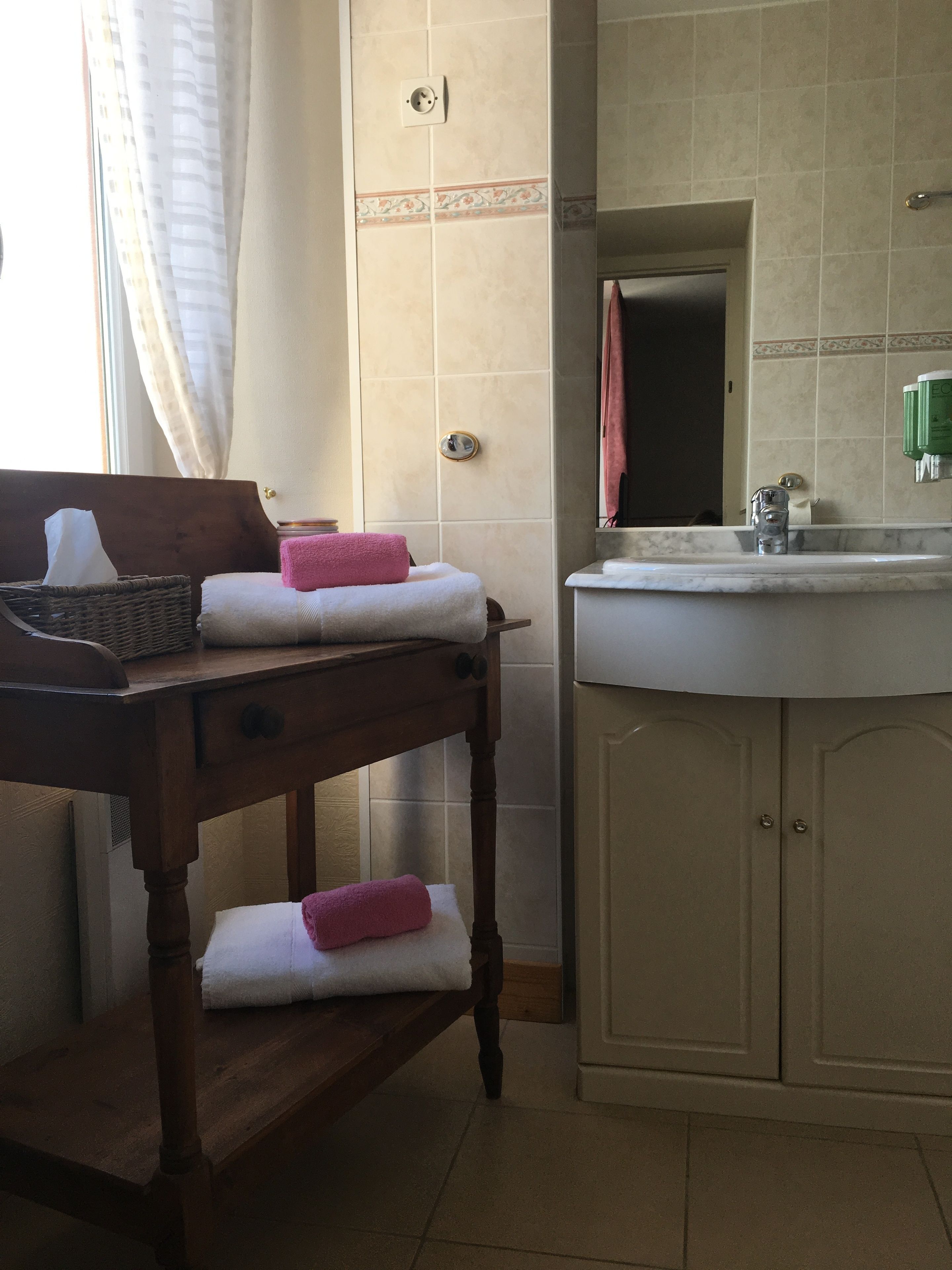 comfort double room | bathroom | deep-soaking bathtub, free toiletries, hair dryer, towels