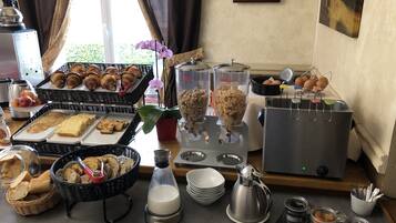 Daily buffet breakfast (EUR 12.50 per person)