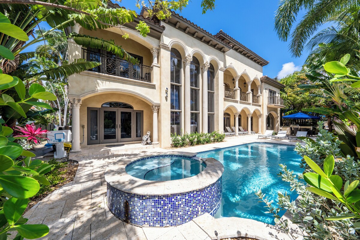 Gated Waterfront Luxury Home! Private Pool, Hot Tub & Mansion Views!