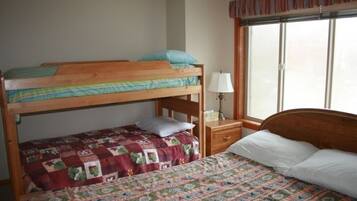 3 chambres, fer et planche à repasser, Wi-Fi, draps fournis