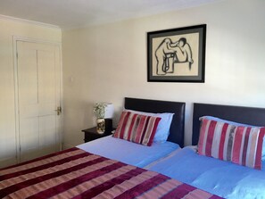 2 bedrooms, in-room safe, desk, iron/ironing board