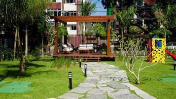 Fridge, microwave, coffee/tea maker, cookware/dishes/utensils