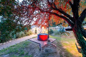Outdoor spa tub - La Limonaia, villa with Heated Spa (San Venanzo)