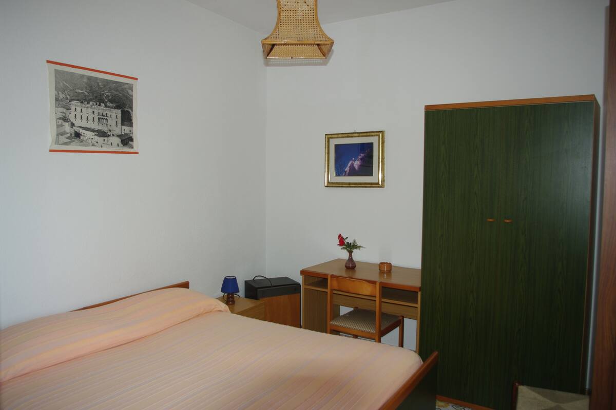 Rom – deluxe, terrasse, fjellutsikt | Minibar, safe på rommet, skrivebord og wi-fi (inkludert)