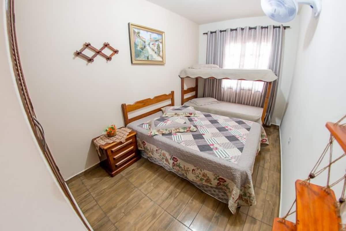 1 habitación, escritorio y cortinas blackout