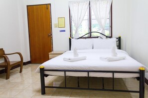 Minibar, bàn, truy cập Internet không dây miễn phí