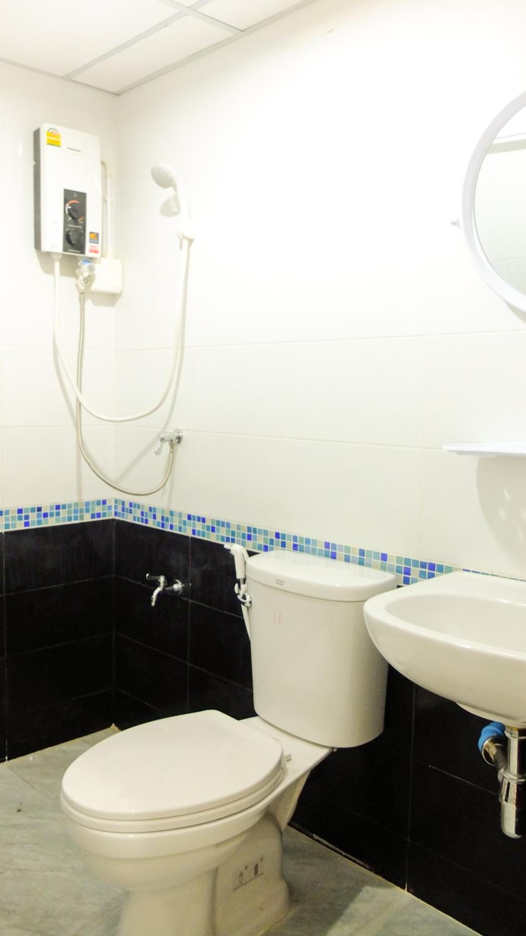 shower, free toiletries, bathrobes, slippers