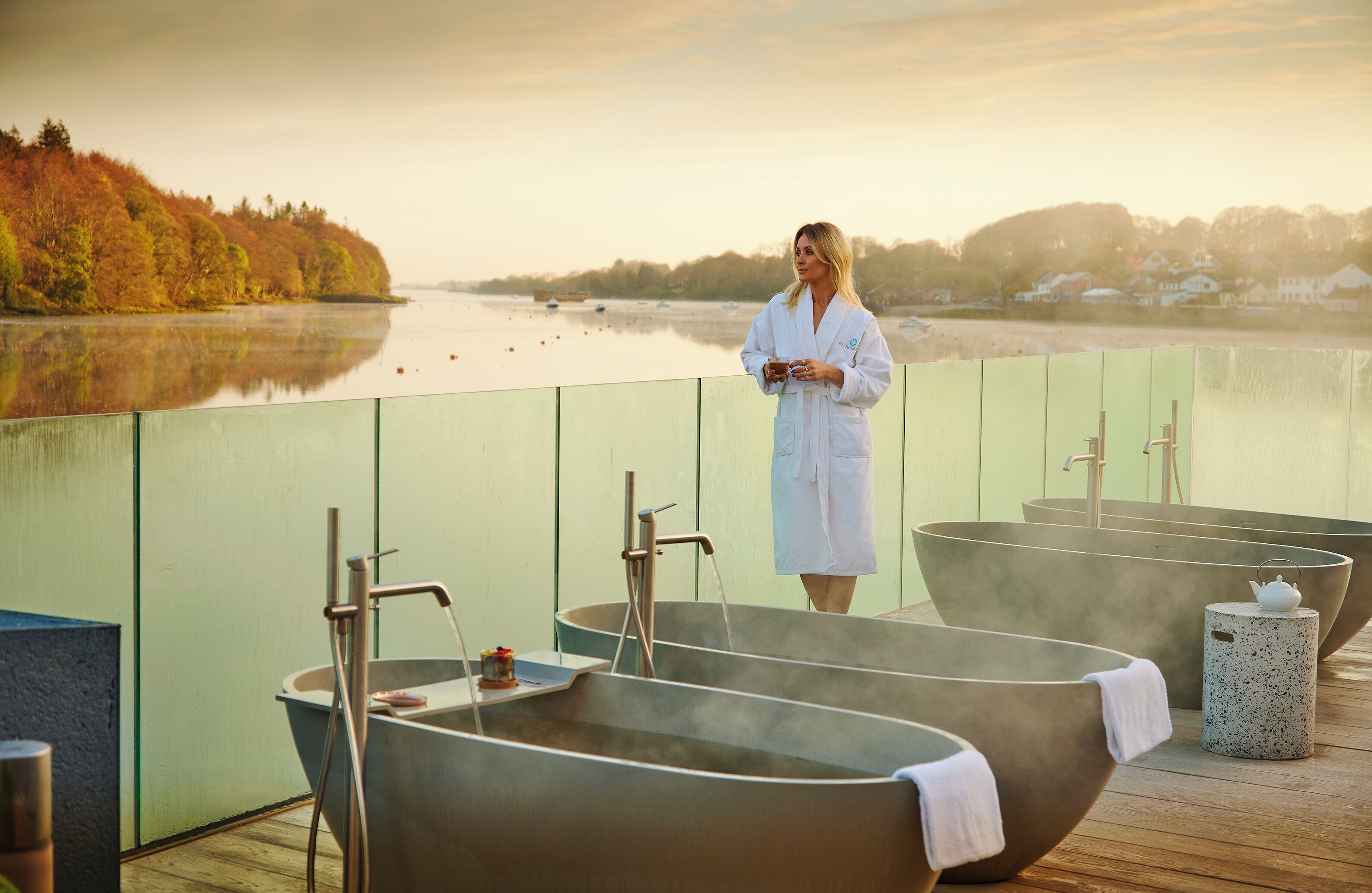 Outdoor spa tub