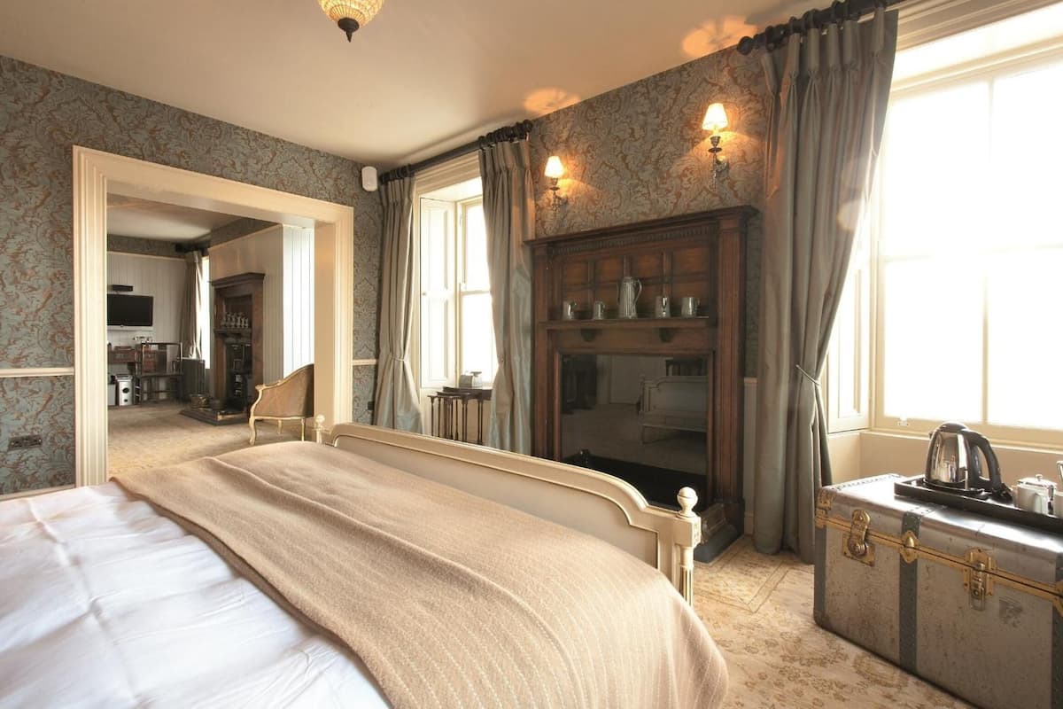 1 bedroom, in-room safe, desk, iron/ironing board